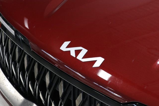 Used 2025 Kia Carnival FWD image 13