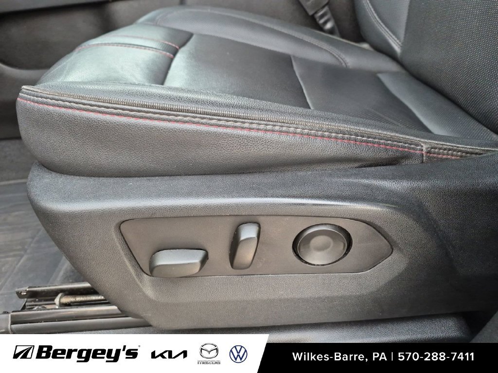 Used 2022 Chevrolet Tahoe RST w/ Luxury Package AWD/4WD image 21