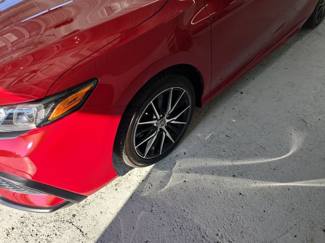 Used 2022 Toyota Camry SE w/ Carpet Mat Package (TMS) FWD image 9
