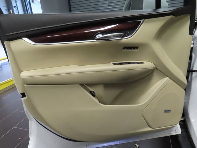 Used 2018 Cadillac XT5 Luxury w/ Driver Awareness Package image 10