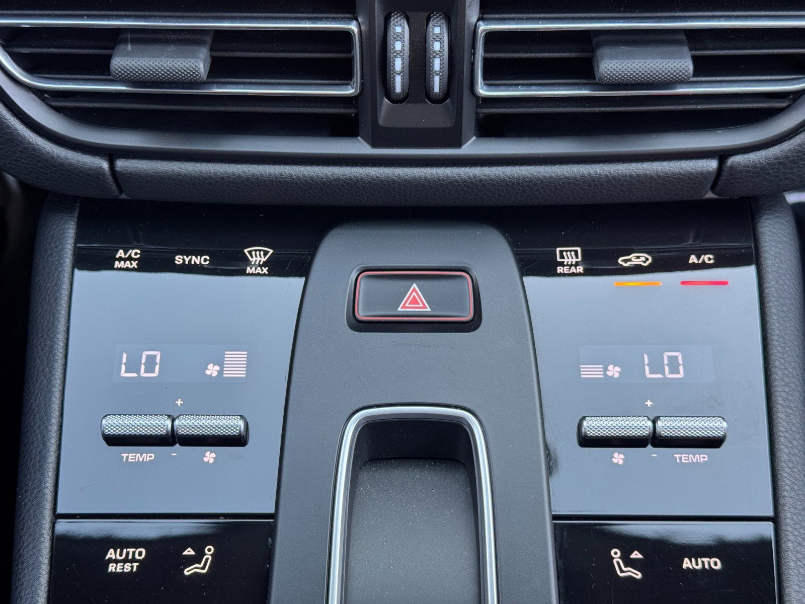 Used 2023 Porsche Macan image 30