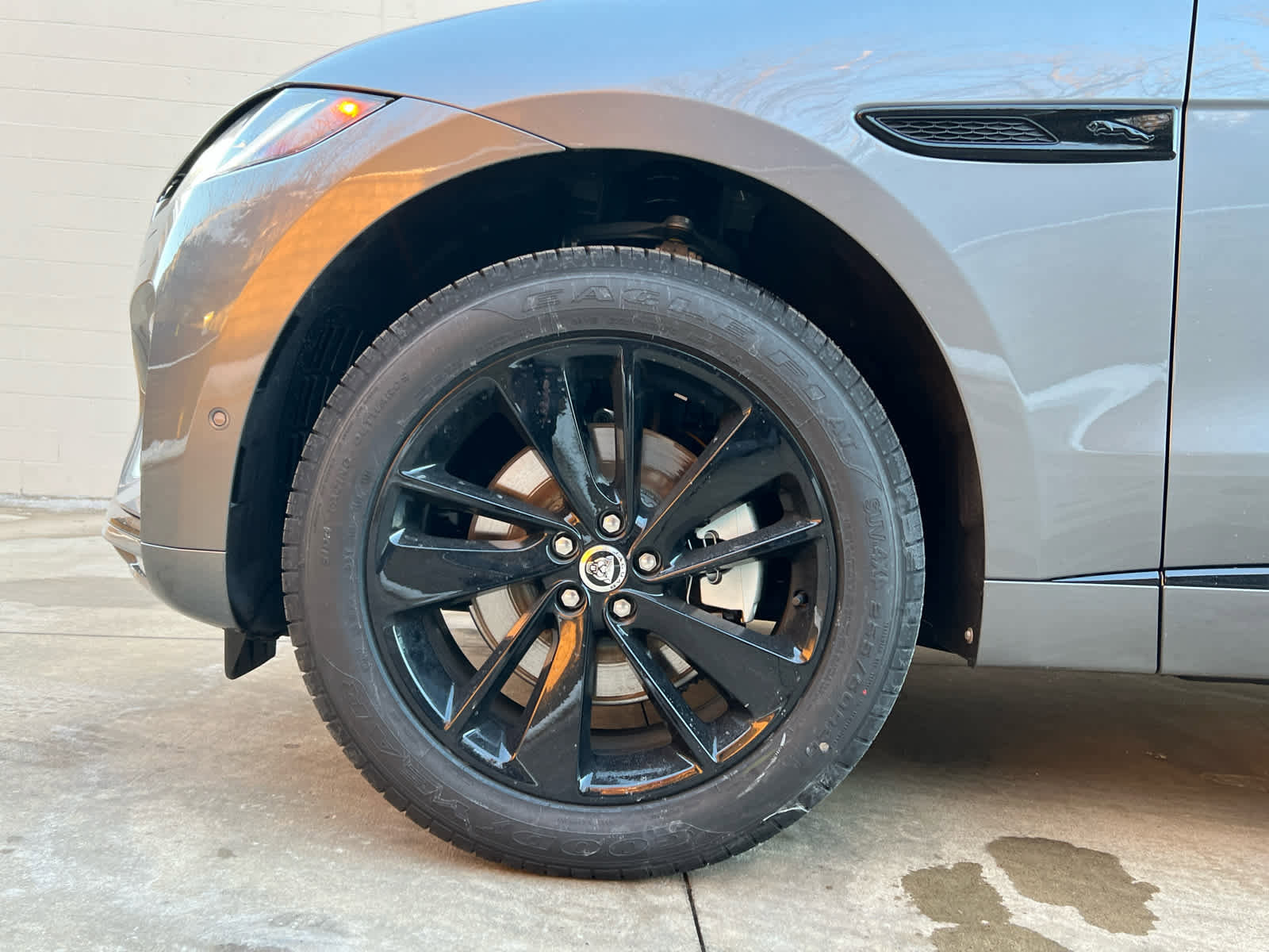 Used 2025 Jaguar F-PACE R-Dynamic S image 6