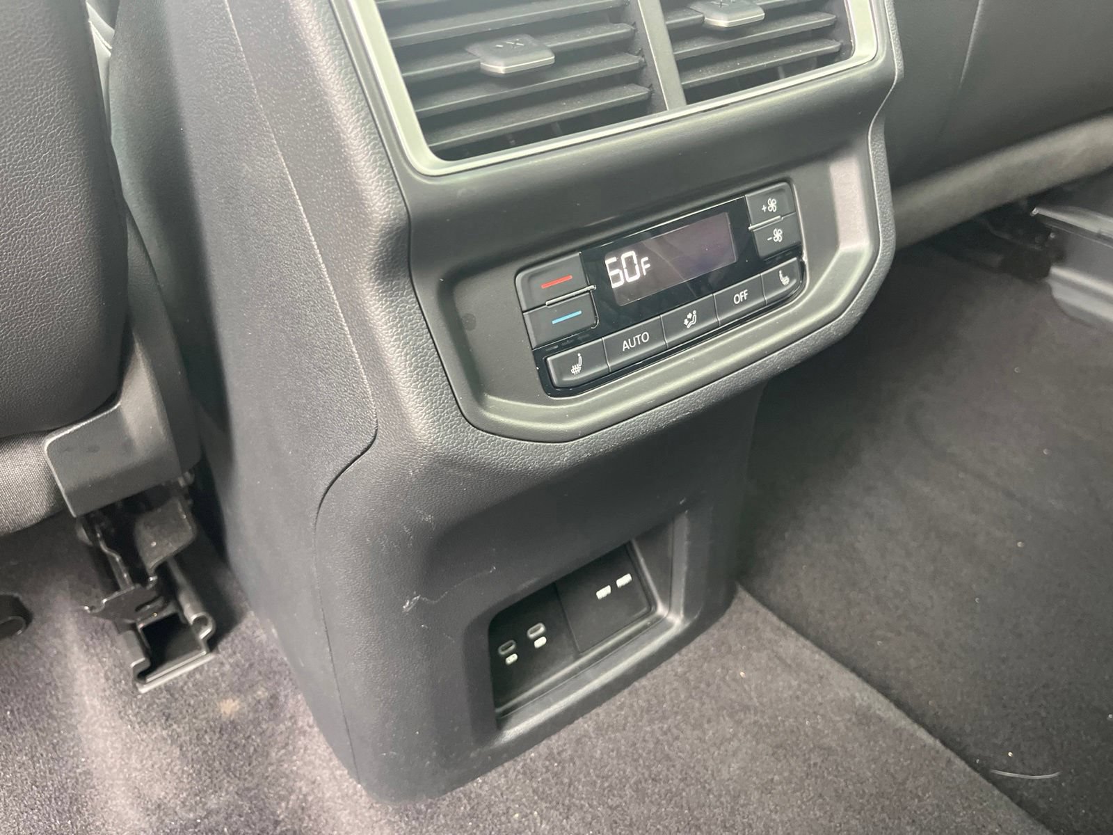 Certified 2024 Volkswagen Atlas SEL Premium R-Line AWD/4WD image 36