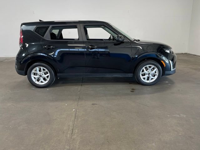 Used 2024 Kia Soul LX w/ Option Group 015 FWD image 2