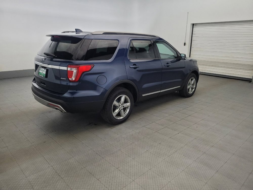 Used 2017 Ford Explorer XLT w/ Equipment Group 202A AWD/4WD image 10