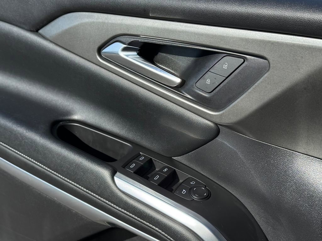 Used 2024 Chevrolet Traverse LT image 35