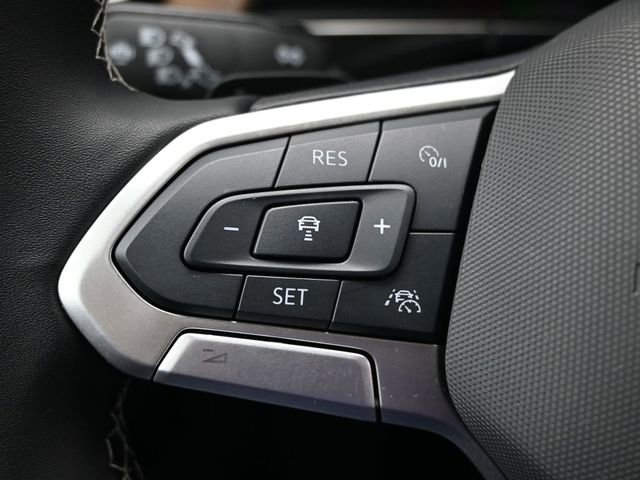 Used 2025 Volkswagen Atlas SE image 27