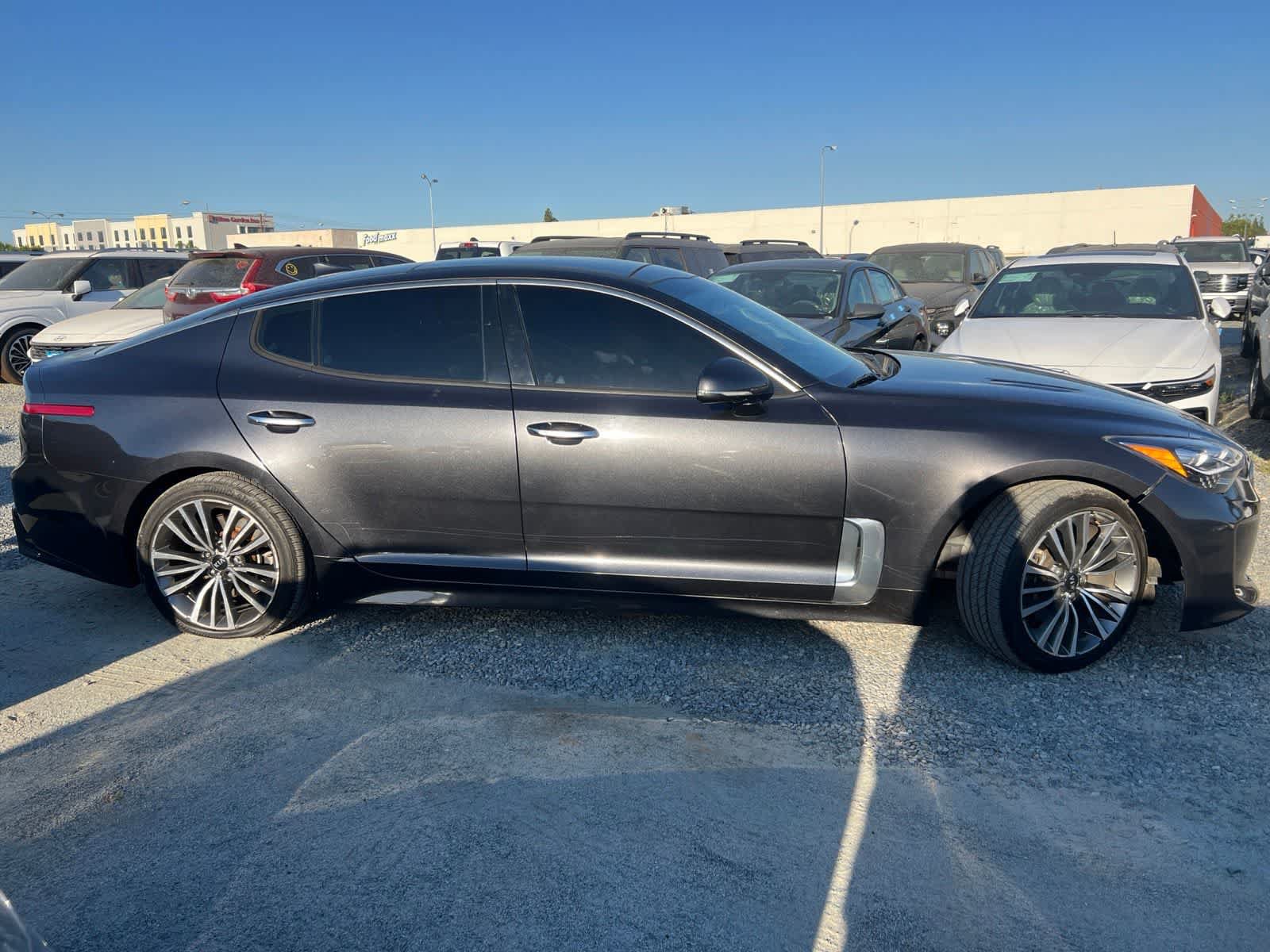 Used 2019 Kia Stinger Premium RWD image 4