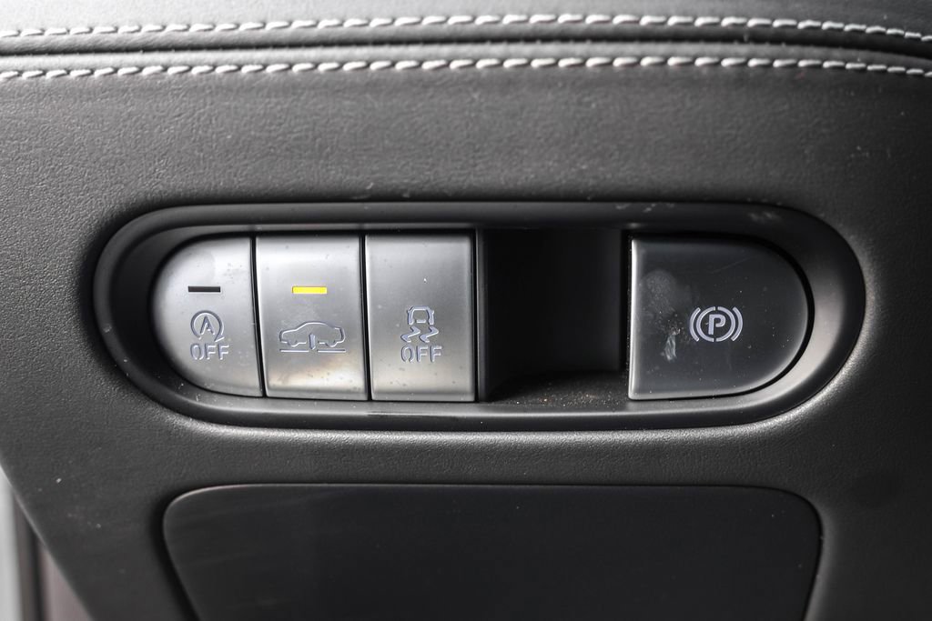 Used 2025 Genesis G90 3.5T image 25