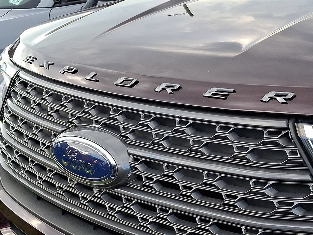 Used 2022 Ford Explorer XLT w/ Equipment Group 202A AWD/4WD image 11