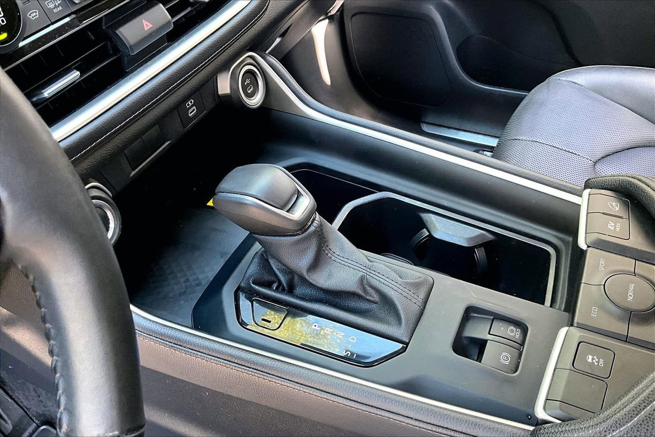 Used 2024 Toyota Grand Highlander Limited image 15