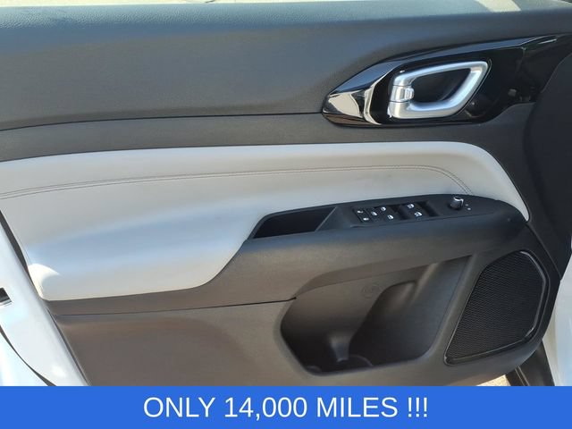 Used 2023 Jeep Compass Limited AWD/4WD image 8