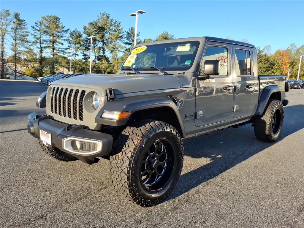 Used 2023 Jeep Gladiator Sport image 11