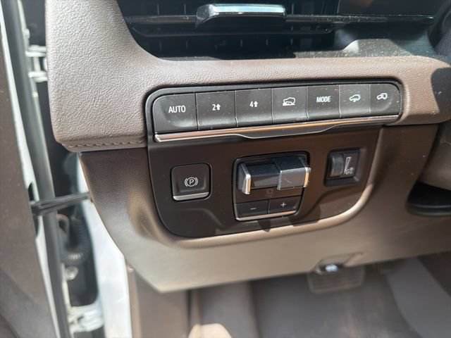 Used 2023 Cadillac Escalade ESV Sport w/ LPO, ONYX Package AWD/4WD image 10