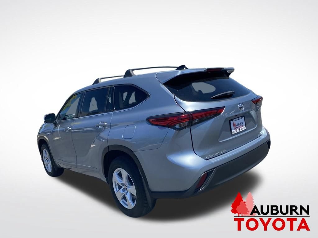 Used 2022 Toyota Highlander LE AWD/4WD image 5