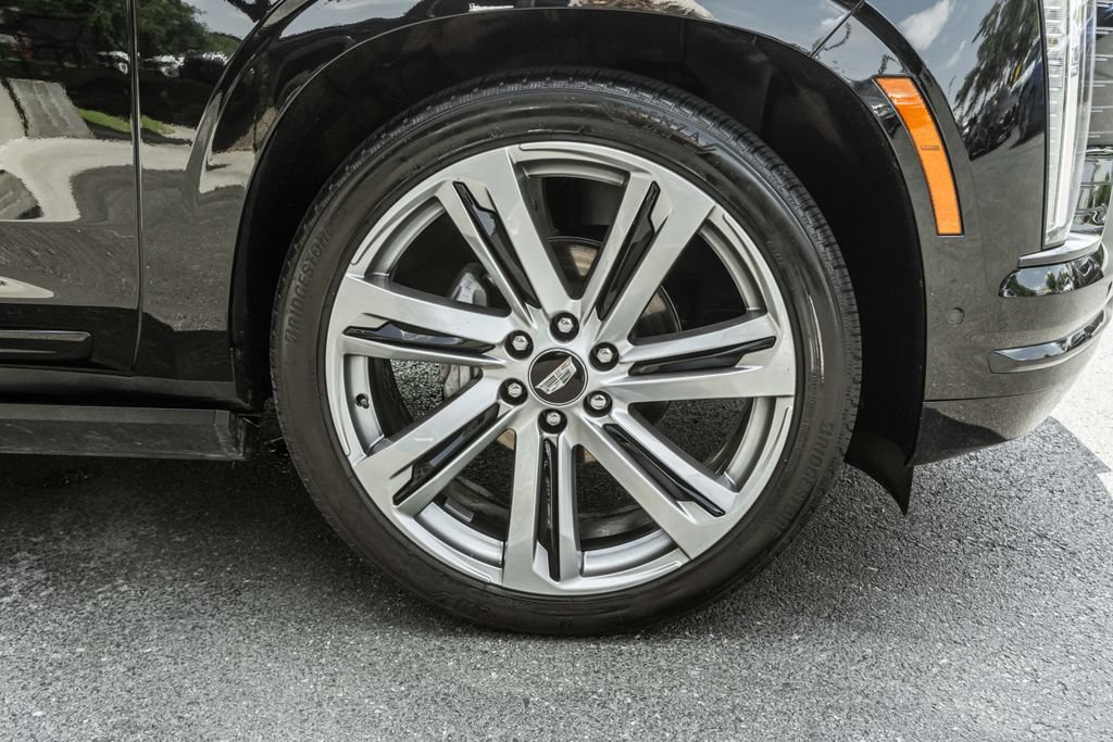 Used 2025 Cadillac Escalade ESV Sport Platinum AWD/4WD image 4