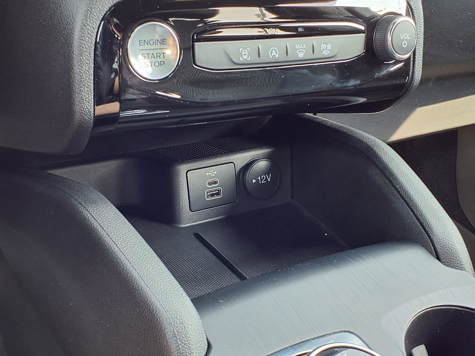 Used 2024 Ford Escape ST-Line w/ Tech Pack #1 AWD/4WD image 15