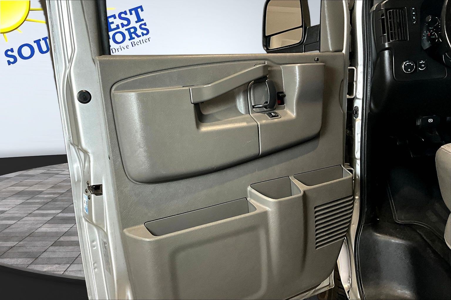 Used 2018 Chevrolet Express 3500 LT w/ LT Preferred Equipment Group RWD image 20