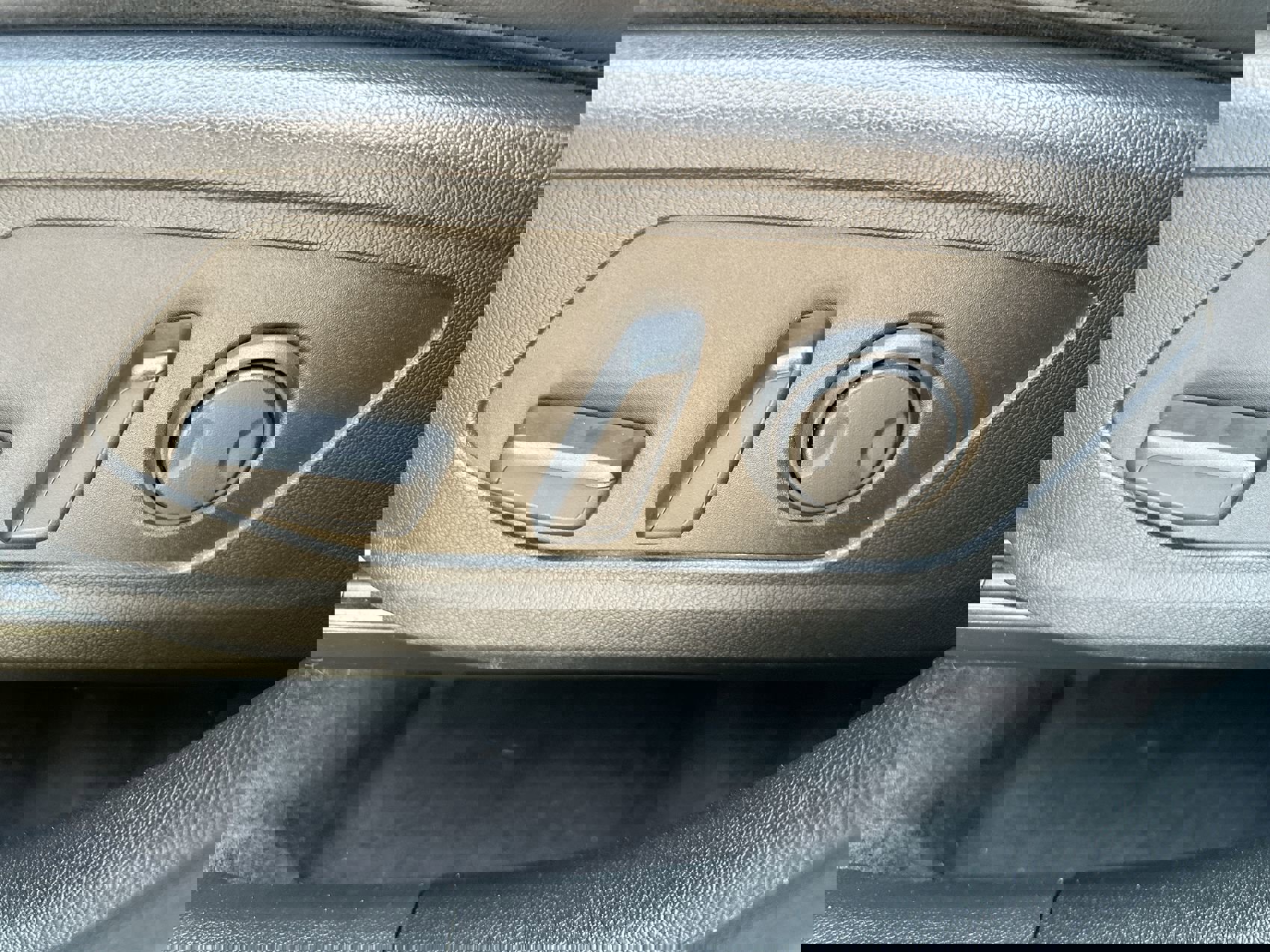 Used 2025 Kia Sorento EX w/ Panoramic Sunroof Package FWD image 12