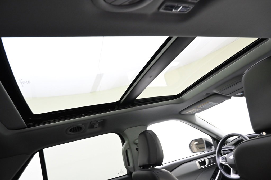 Used 2023 Ford Explorer XLT w/ Equipment Group 202A image 16