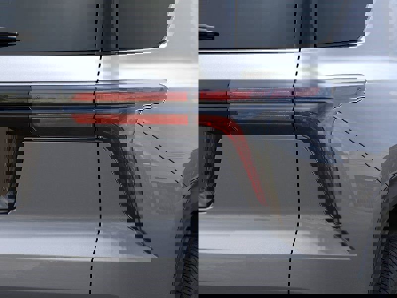 New 2026 Chevrolet Traverse LT w/ Midnight/Sport Edition AWD/4WD image 11