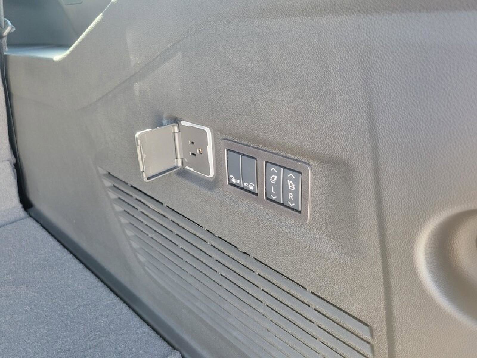 New 2026 GMC Yukon XL Elevation image 8