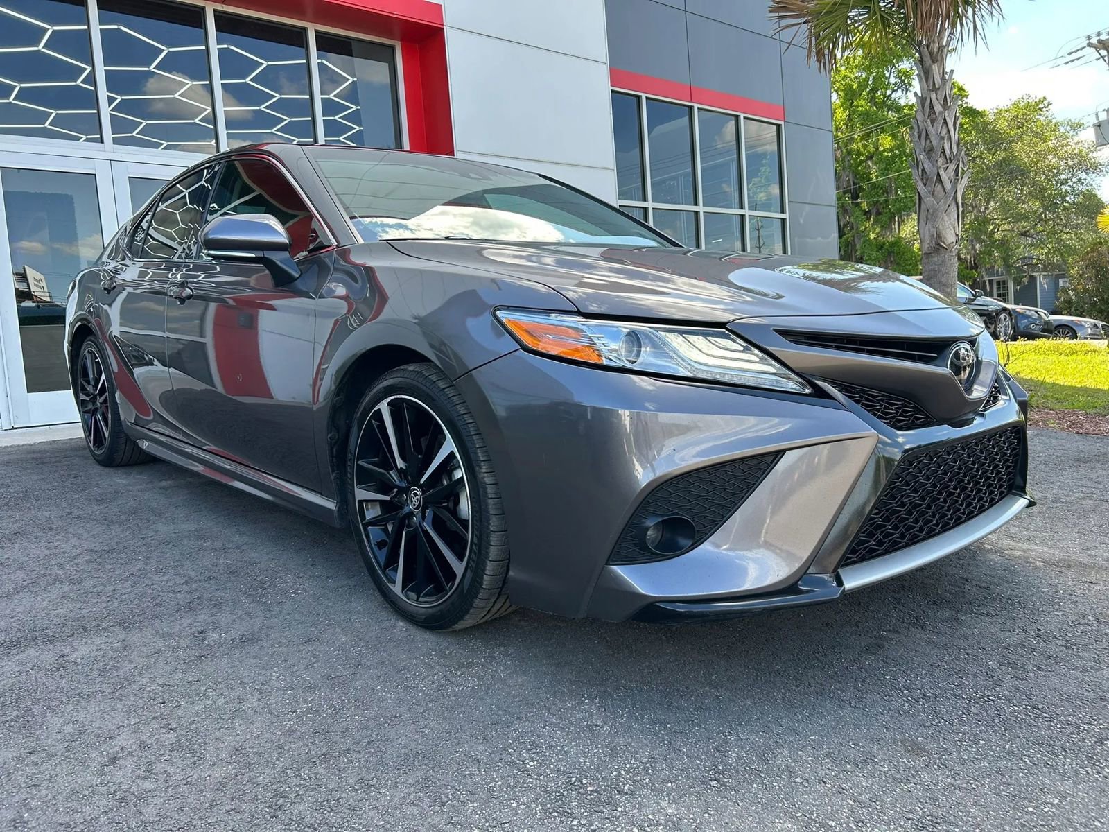 Used 2020 Toyota Camry XSE w/ Navigation Package FWD image 3