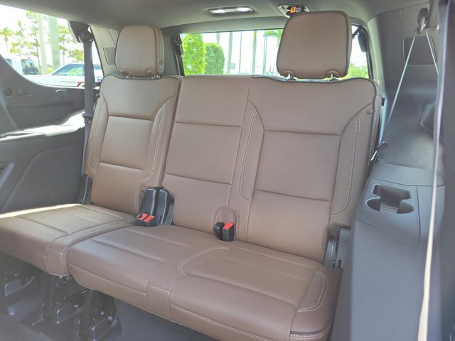 Used 2025 Chevrolet Tahoe High Country AWD/4WD image 17
