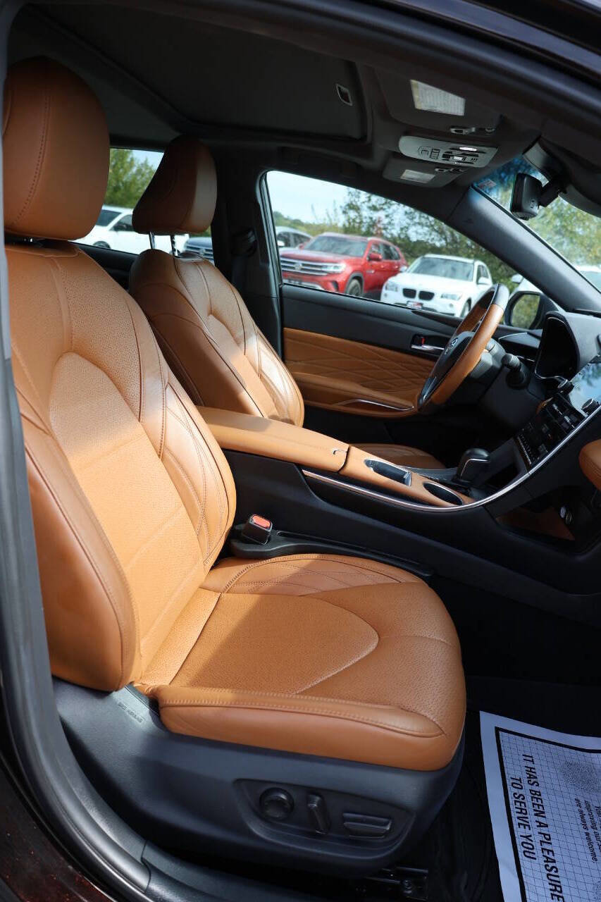 Used 2020 Toyota Avalon Limited w/ Advanced Safety Package FWD image 15