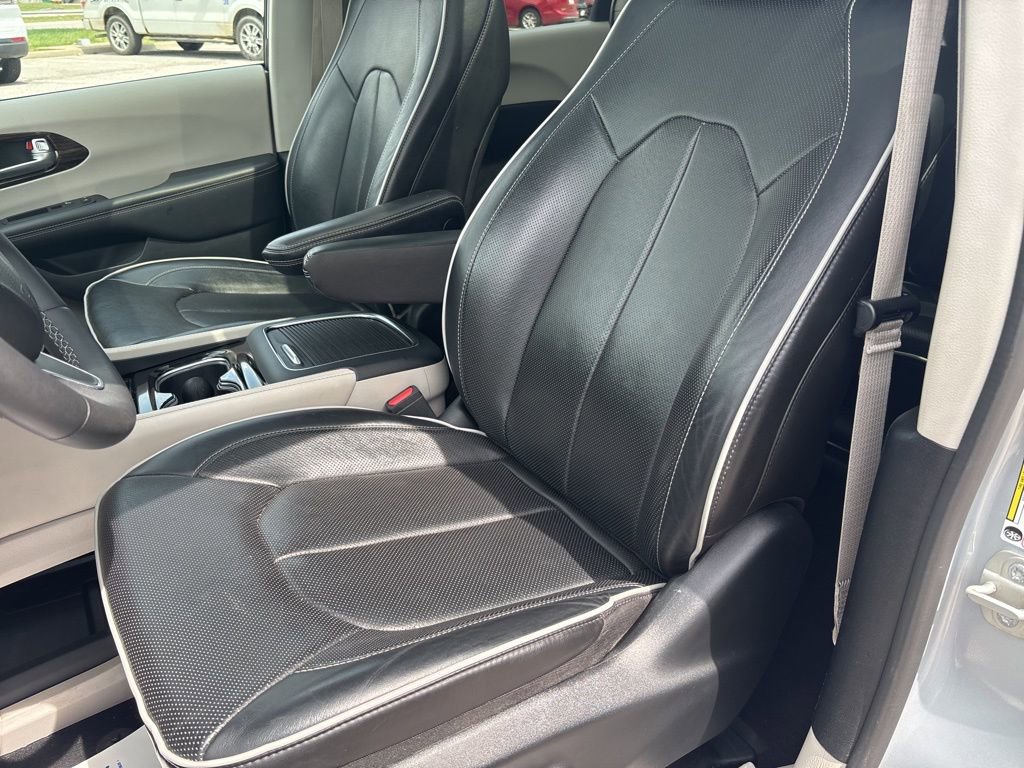 Used 2023 Chrysler Pacifica Limited image 57