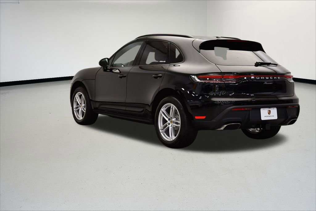 Used 2025 Porsche Macan image 3