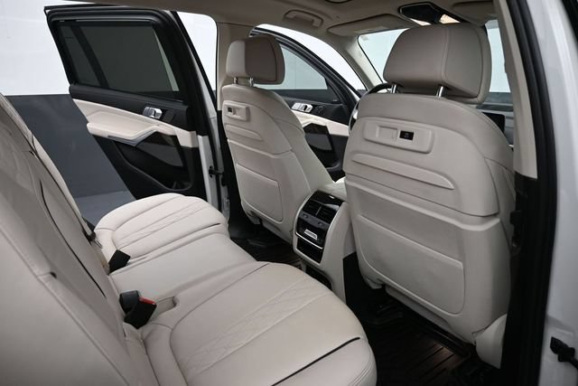 Used 2020 BMW X7 xDrive40i w/ Premium Package AWD/4WD image 24
