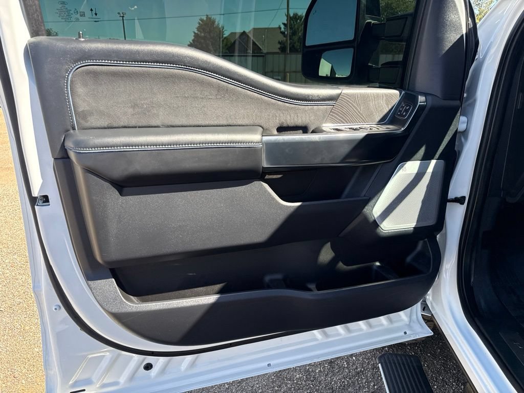 Used 2025 Ford F350 Platinum w/ FX4 Off-Road Package AWD/4WD image 12
