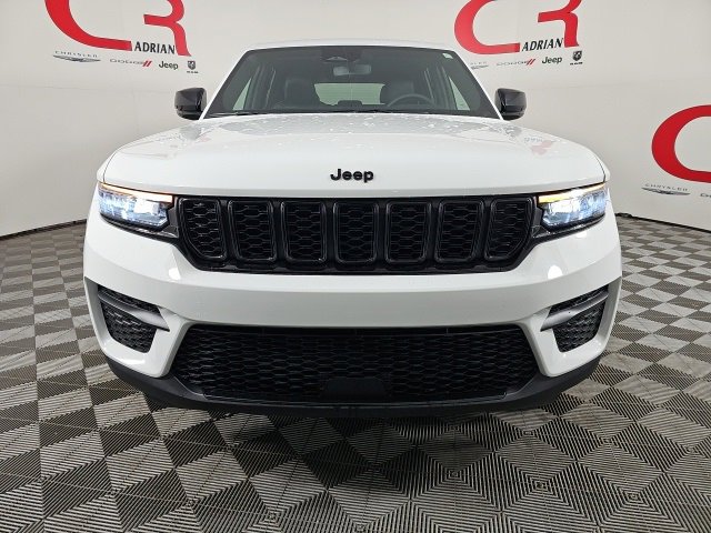 Certified 2024 Jeep Grand Cherokee Altitude image 2