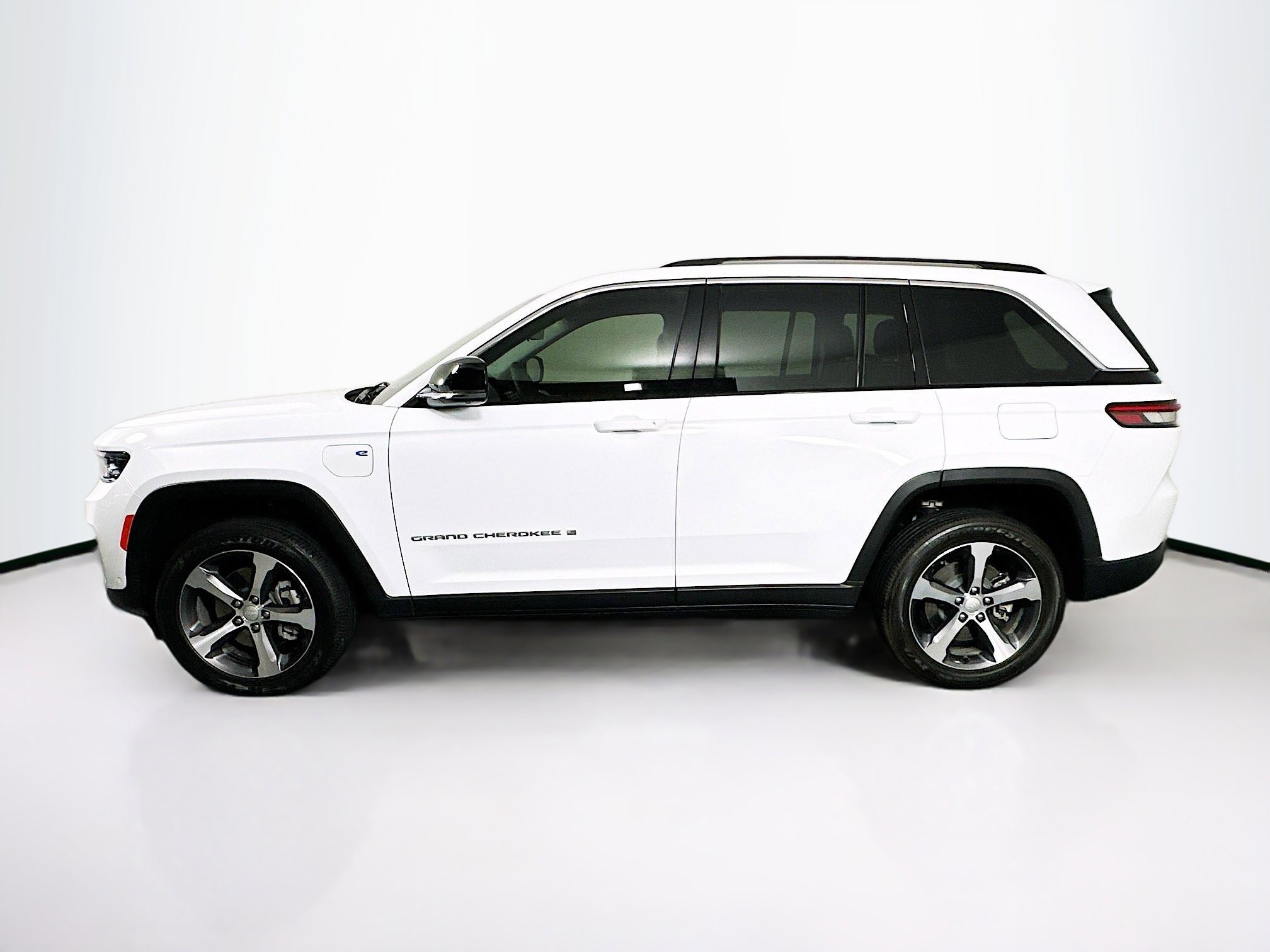 Used 2022 Jeep Grand Cherokee Limited 4xe w/ Luxury Tech Group II AWD/4WD image 4