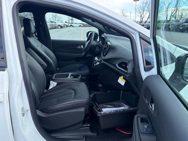 New 2026 Chrysler Pacifica Select image 29
