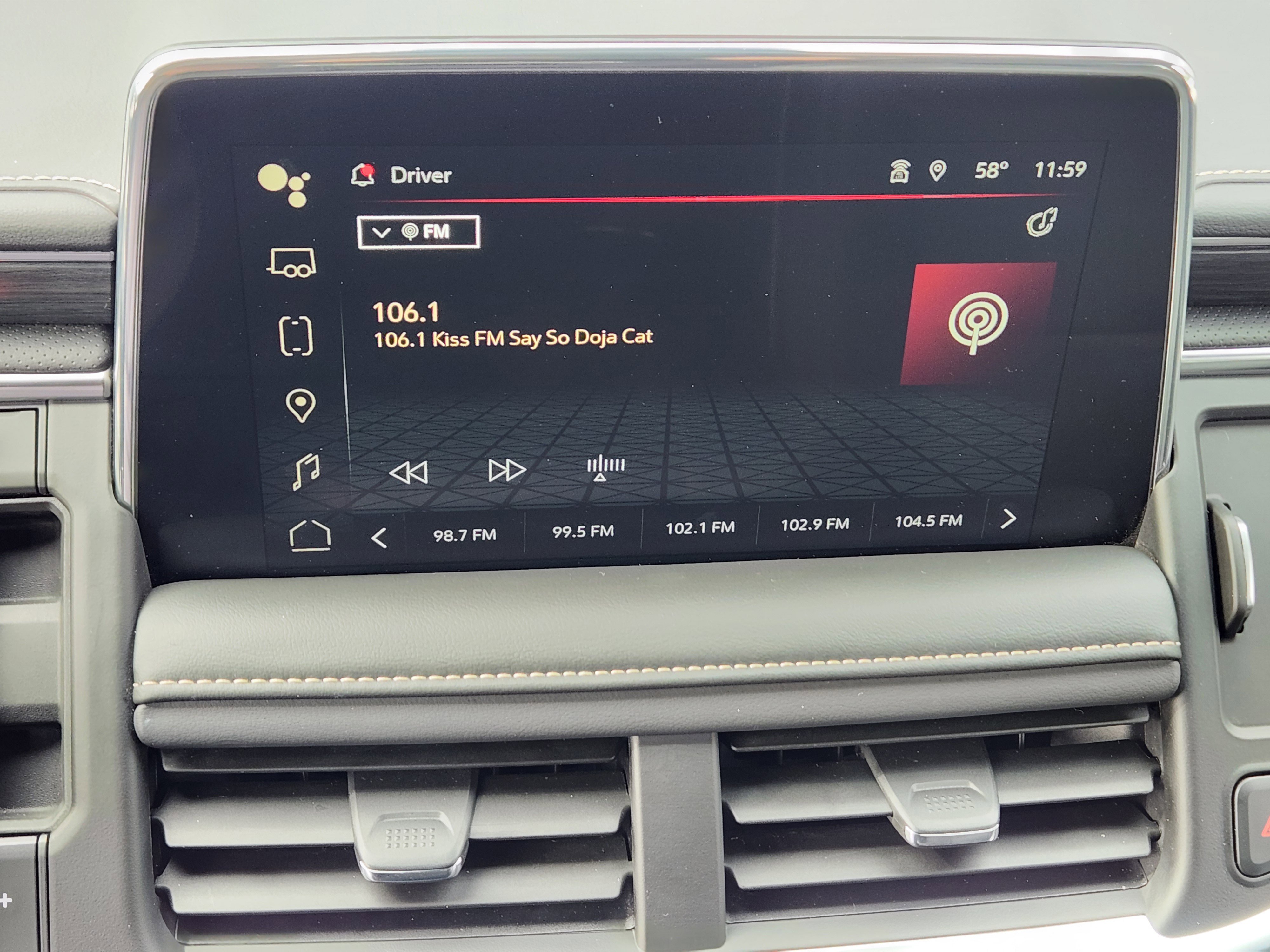 Used 2024 GMC Yukon XL SLT image 18