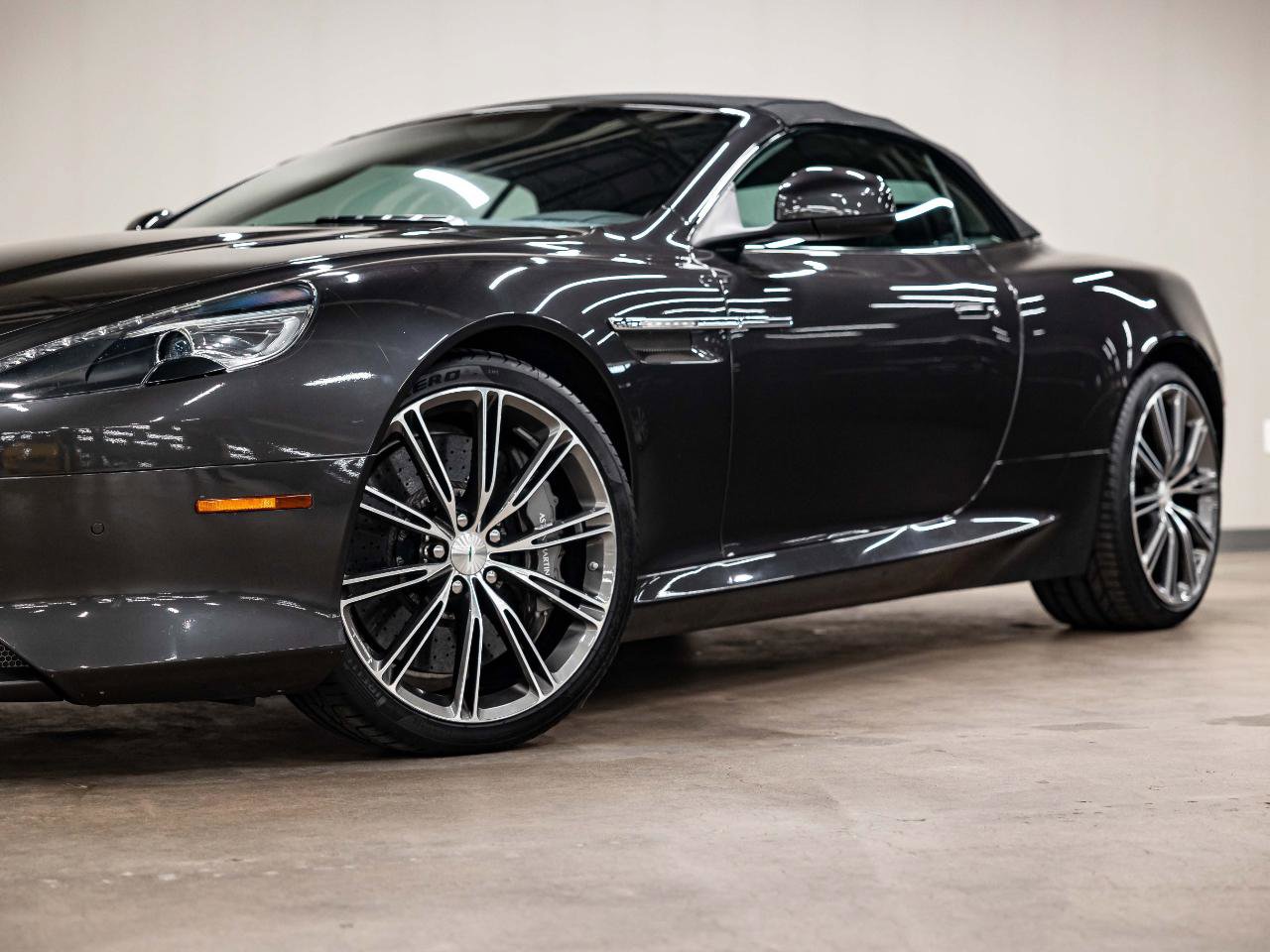Used 2012 Aston Martin Virage Volante image 18