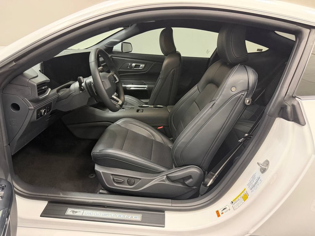 Used 2025 Ford Mustang GT Premium RWD image 5