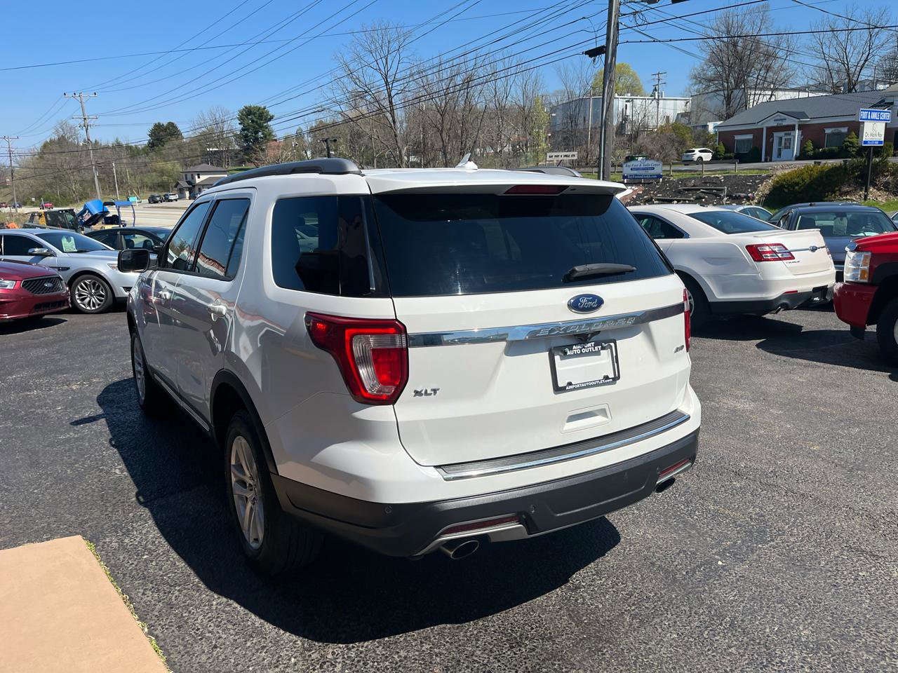 Used 2018 Ford Explorer XLT w/ Equipment Group 201A AWD/4WD image 8