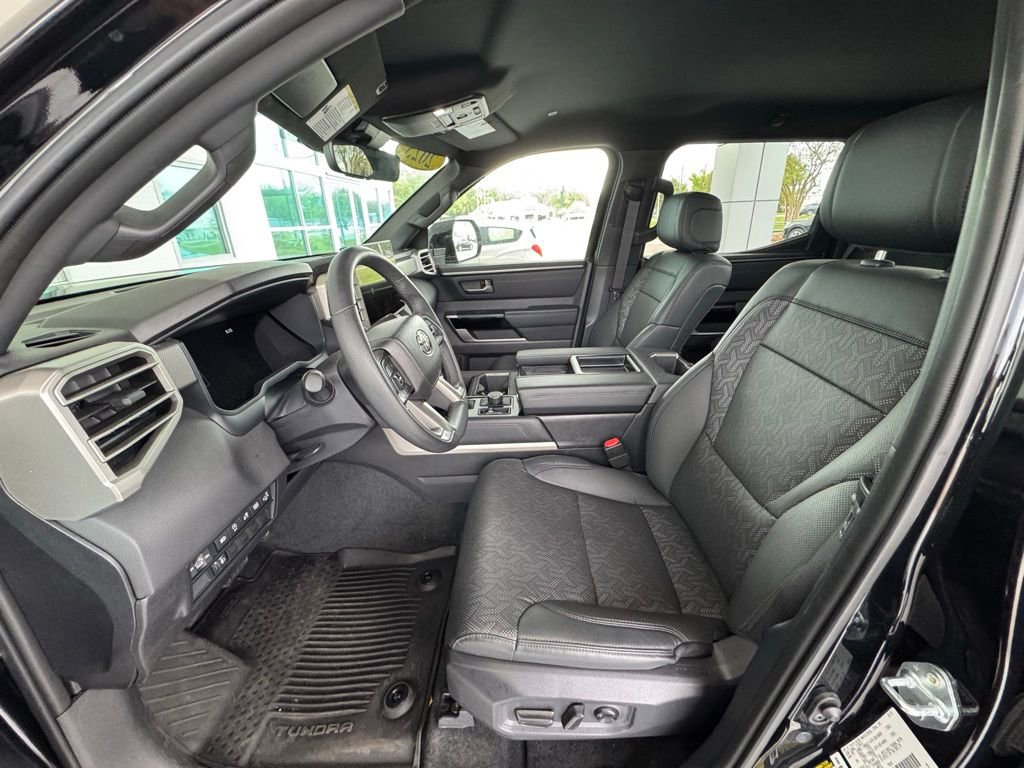 Used 2025 Toyota Tundra Limited AWD/4WD image 12