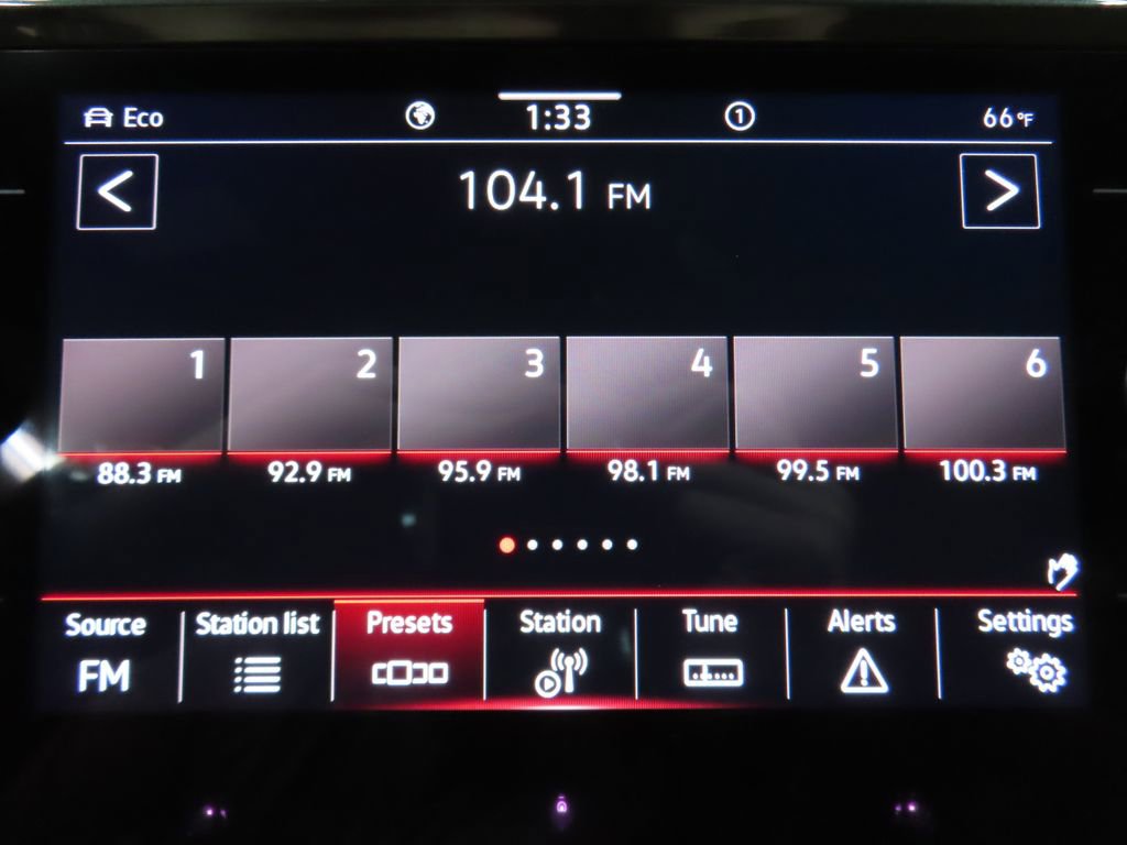 Used 2023 Volkswagen Tiguan SE R-Line image 20