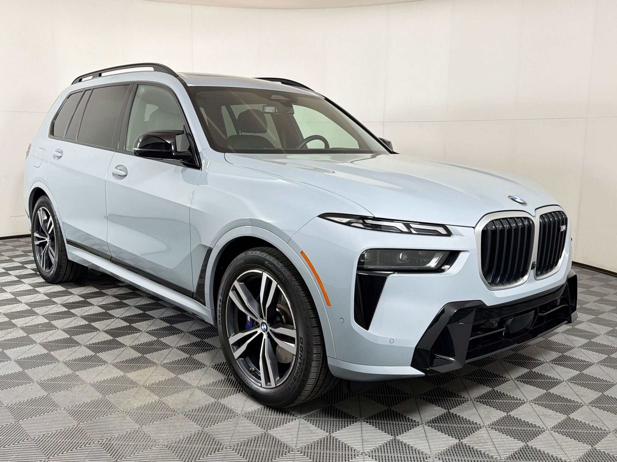 Used 2025 BMW X7 M60i w/ Climate Comfort Package AWD/4WD image 8