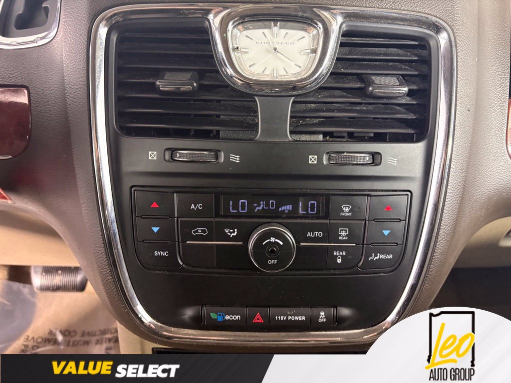 Used 2014 Chrysler Town & Country Touring-L FWD image 15