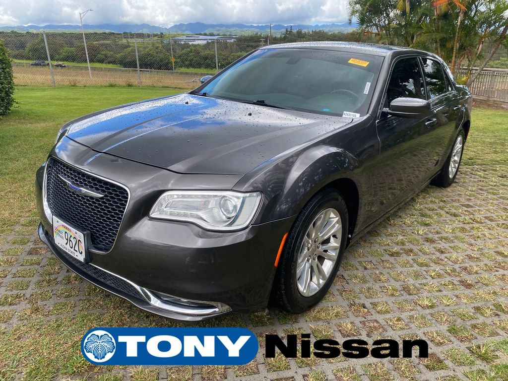 Used 2020 Chrysler 300 Touring L w/ Value Package RWD image 21