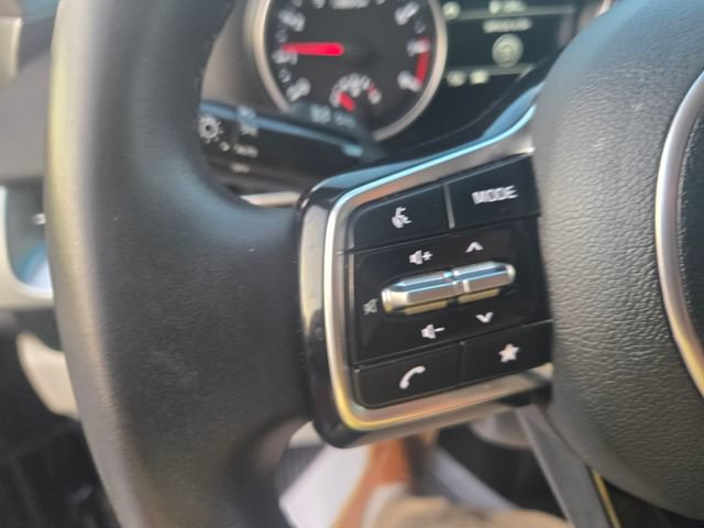 Used 2024 Kia Carnival LX FWD image 14