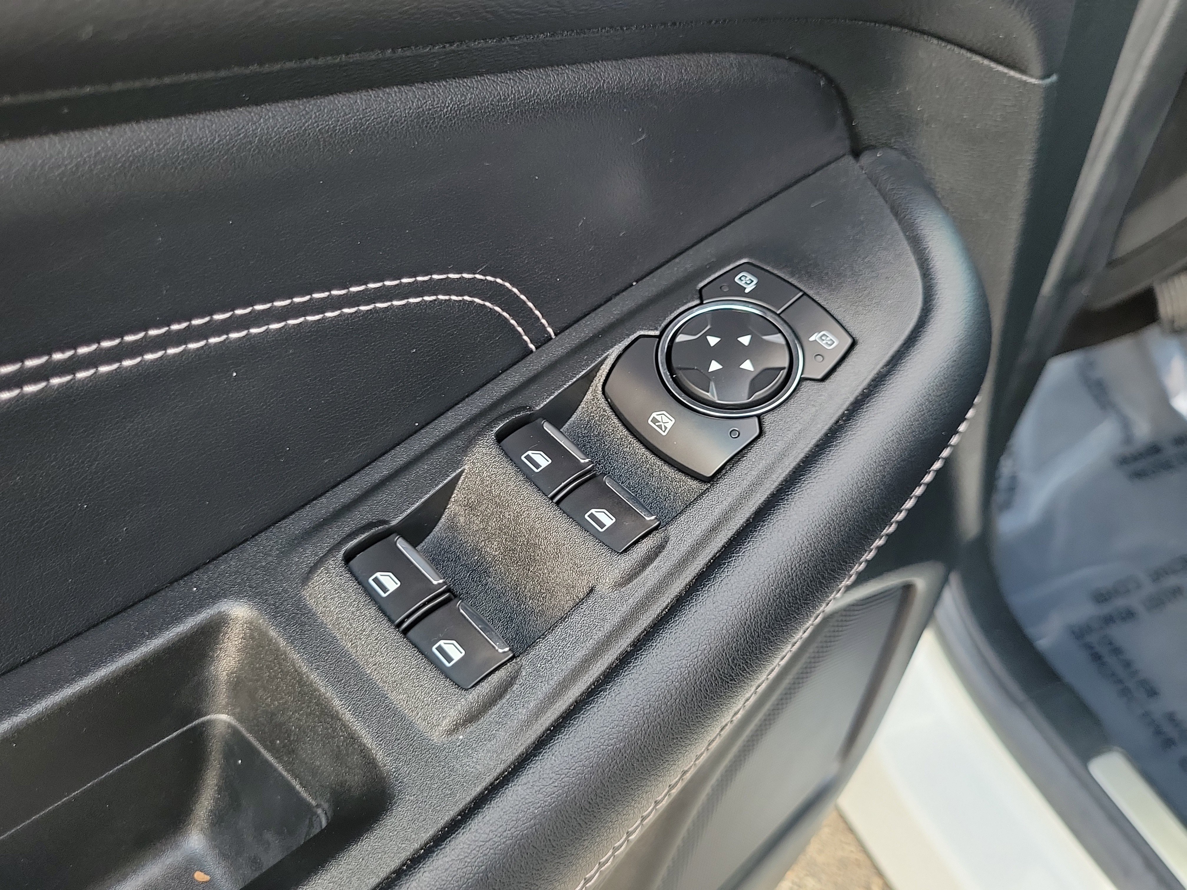 Used 2022 Ford Edge Titanium image 26