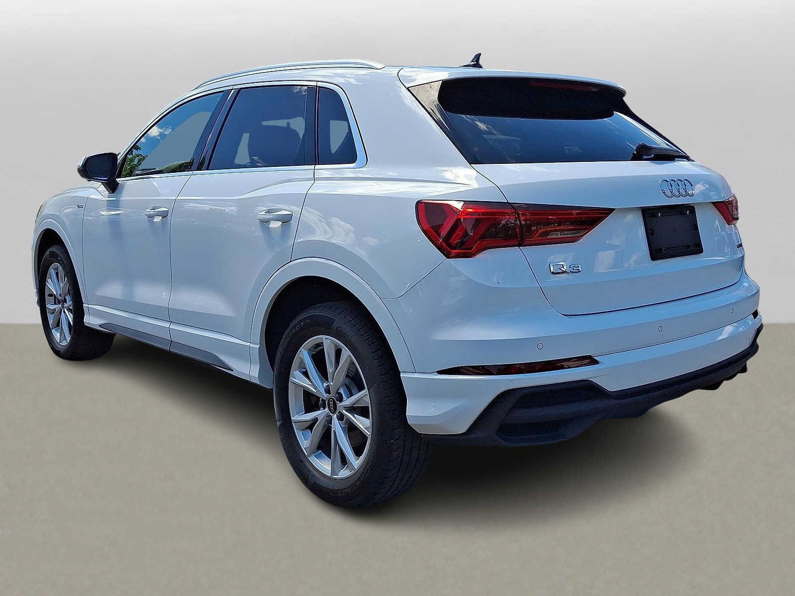 Certified 2023 Audi Q3 2.0T Premium Plus w/ Premium Plus Package AWD/4WD image 28