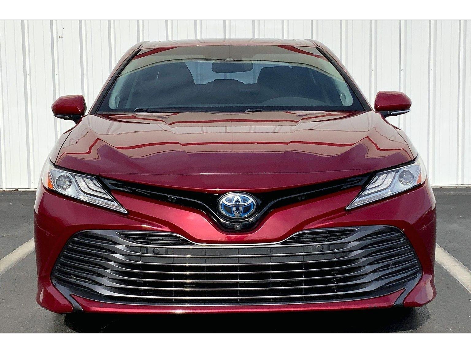 Used 2018 Toyota Camry XLE image 3