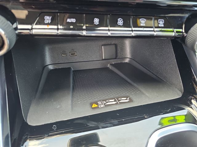Used 2025 Chevrolet Traverse LT w/ LPO, Floor Liner Package FWD image 20